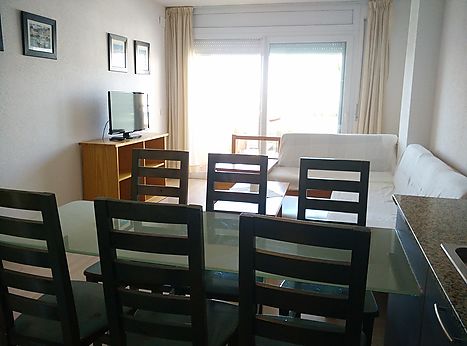 Apartament ampli de dos dormitoris amb vistes al canal