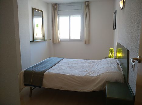 Apartament ampli de dos dormitoris amb vistes al canal