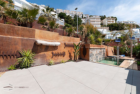 terraza en casa con piscina para vender en Rosas