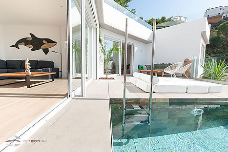 Acheter nouvelle maison avec piscine et vue sur mer à Rosas