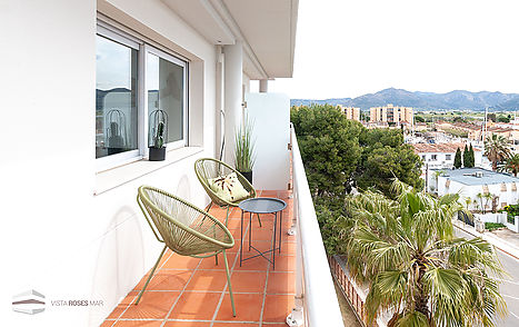 Apartamento en venta con terraza vistas al mar en Rosas