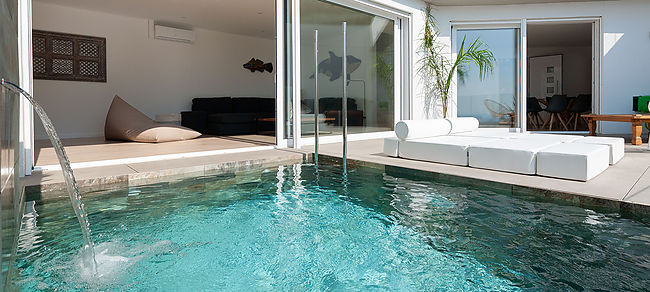 Comprar casa nueva con piscina y vistas al mar en Rosas