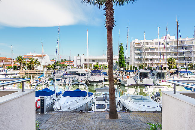 Apartamento con vista al puerto de Port Canigo en Rosas. Costa Brava