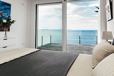 Vista al mar des de la cama principal (Roses)