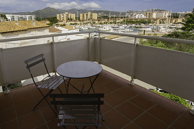 terraza vista al canal Santa Margarita. Rosas