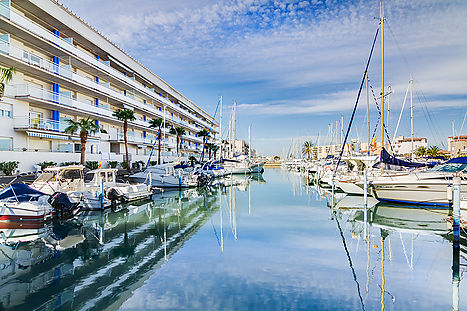 Port Canigo amarre para velero en Roses