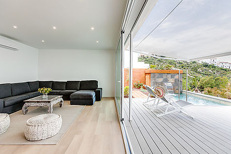 Preciosa casa d'obra nova amb vistes al mar 