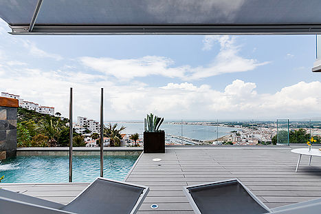 Preciosa casa d'obra nova amb vistes al mar 