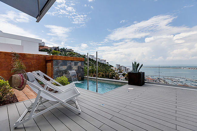 Preciosa casa d'obra nova amb vistes al mar 