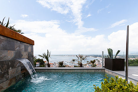 Preciosa casa d'obra nova amb vistes al mar 