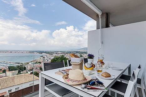 Preciosa casa d'obra nova amb vistes al mar 