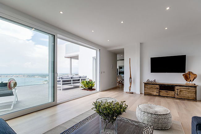 Preciosa casa d'obra nova amb vistes al mar 