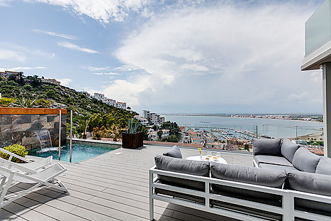 Preciosa casa de obra nueva con vistas al mar