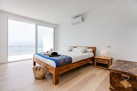 Preciosa casa d'obra nova amb vistes al mar 