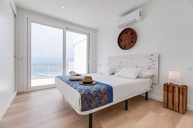 Preciosa casa d'obra nova amb vistes al mar 