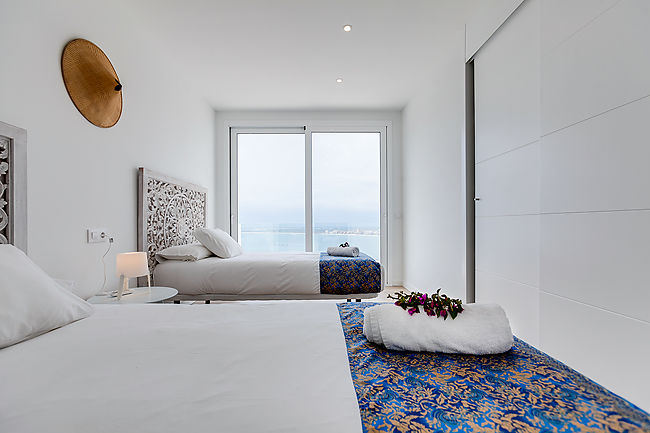 Preciosa casa d'obra nova amb vistes al mar 