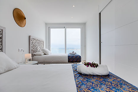 Preciosa casa d'obra nova amb vistes al mar 