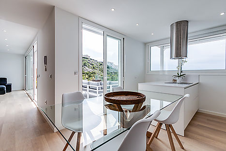 Preciosa casa d'obra nova amb vistes al mar 