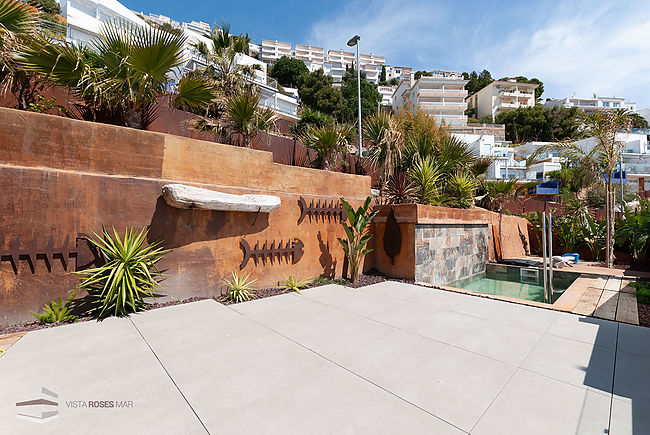 terraza en casa con piscina para vender en Rosas