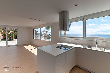 Kitchen- dining room with sea views and terrace with pool in Roses. Costa Brava. Canyelles petites beach