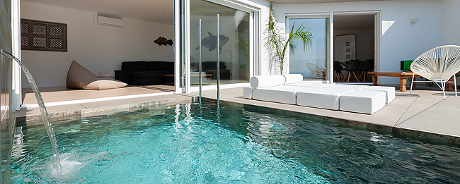alquilar casa nueva con piscina y vistas al mar en Rosas