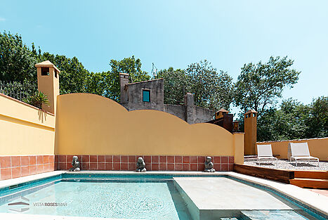 Casa rural amb piscina en venda a l'Empordà