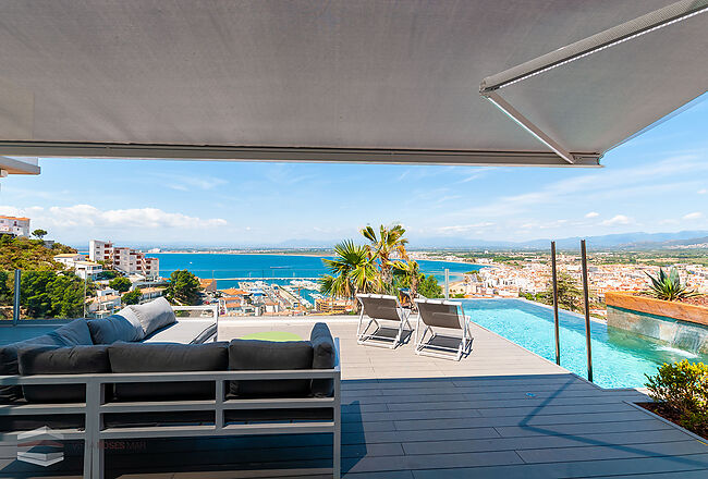 New construction house with infinity pool and four bedrooms for holidays rental in Roses