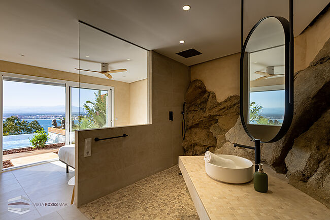 New construction house with infinity pool and four bedrooms for holidays rental in Roses