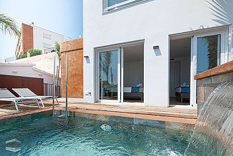 Casa de obra nueva con piscina y vista al mar en alquiler vacacional en Roses (ANCLA MAR 1)