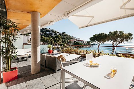 Appartement en location de vacances avec vue sur la mer à Canyelles (Roses)