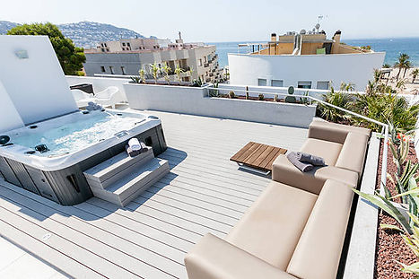 Vent de Mar - 2 bedrooms with balcony and community Jacuzzi
