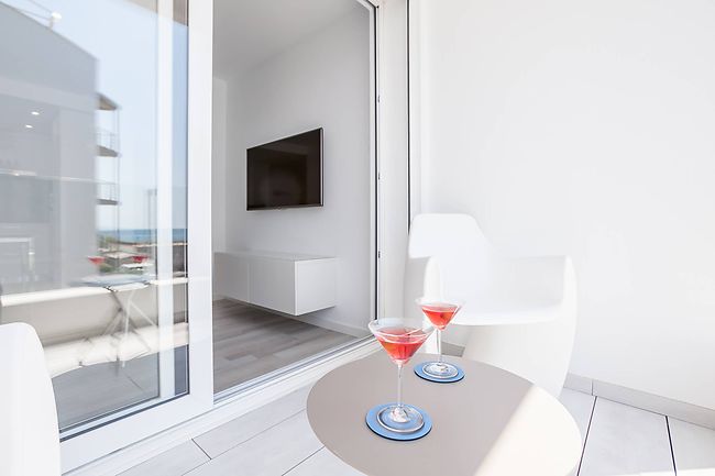 Vent de Mar - 2 bedrooms with balcony and community Jacuzzi