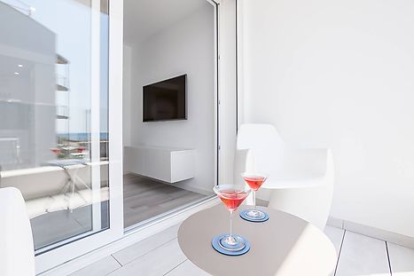 Vent de Mar - 2 bedrooms with balcony and community Jacuzzi