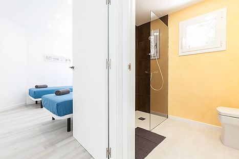 Vent de Mar - 2 bedrooms with balcony and community Jacuzzi
