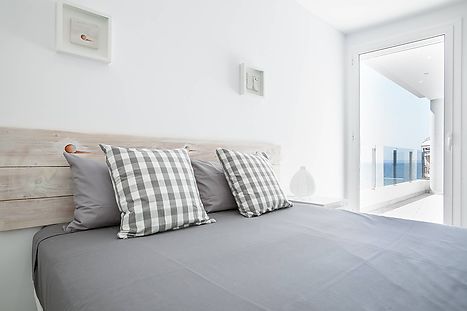 Vent de Mar - 3 bedrooms and 2 bathrooms. Community Jacuzzi