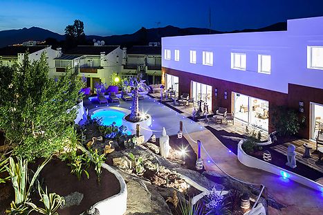 Villa Batik - 9 Casas de estilo balines con piscina y jacuzzi en Roses
