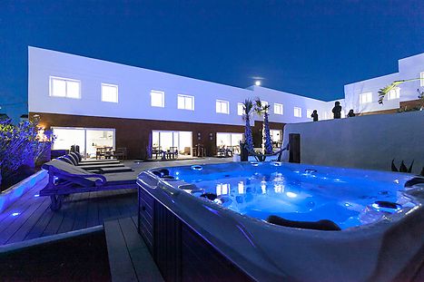 Villa Batik - 9 Casas de estilo balines con piscina y jacuzzi en Roses