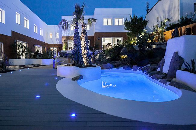 Villa Batik - 9 Casas de estilo balines con piscina y jacuzzi en Roses