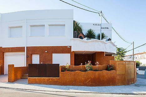 Villa Batik - 9 Casas de estilo balines con piscina y jacuzzi en Roses
