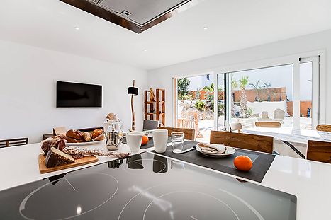 Villa Batik - 9 Casas de estilo balines con piscina y jacuzzi en Roses