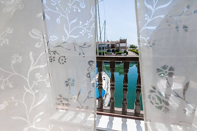Renovated house with canal view and second line of the sea for holidays rental in Empuriabrava