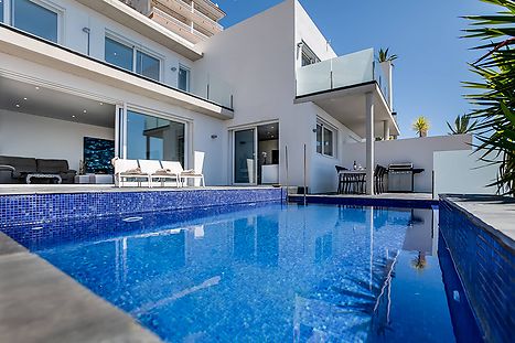 Casa en venda con vistas al mar en Puig Rom (Roses)