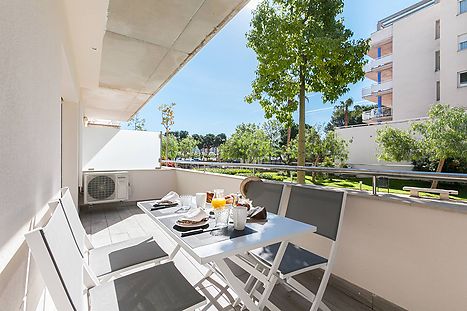 Apartamento totalmente reformado con piscina comunitaria