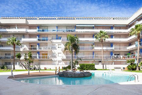 Apartamento totalmente reformado con piscina comunitaria
