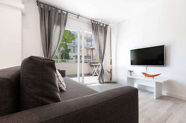 Apartamento totalmente reformado con piscina comunitaria