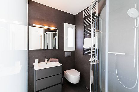 salle de bain en suite maison deuxième ligne de la mer. Maison à vendre Empuriabrava