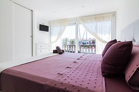 Comprar casa grande con amarre grande en la Marina de Empuriabrava