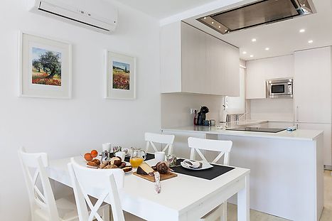 Buy renovated house with american kitchen in Empuriabrava