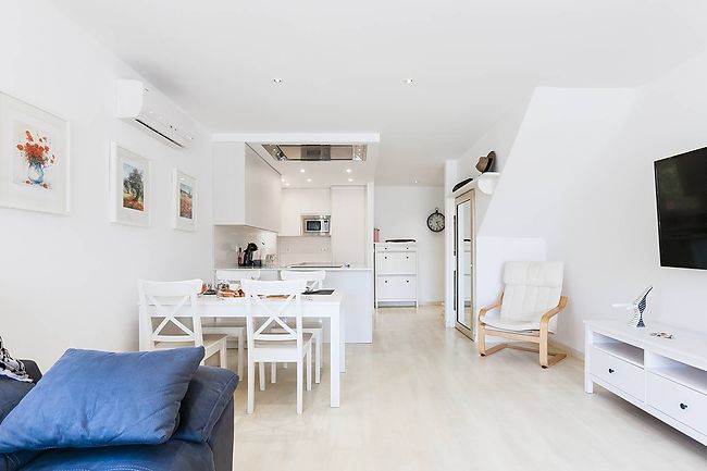 Renovated fisher house for sale  with mooring in Empuriabrava (Salins second line)