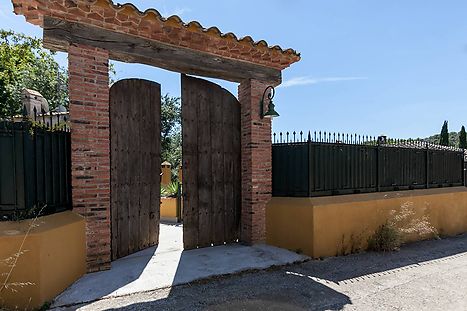Casa rural con piscina en venta en el Empordà
